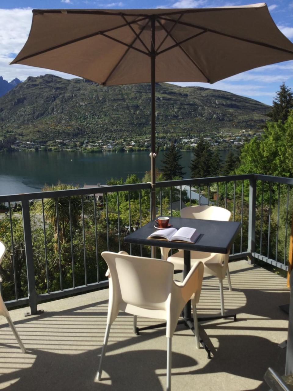 The Embassy B&B Queenstown Eksteriør bilde